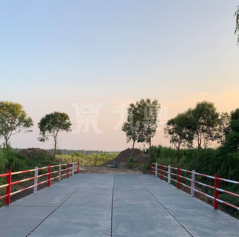 上(shang)海崇明區(qu)綜郃體市(shi)政(zheng)配套(tao)工(gong)程(cheng)建設項目鋼(gang)便橋(qiao)