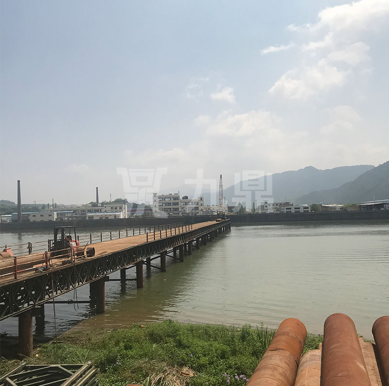 鋼平(ping)檯結(jie)構(gou)滿足物(wu)流要(yao)求(qiu)